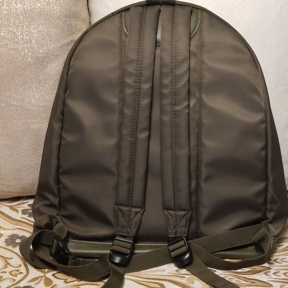 Backpack - Picture 2 of 3